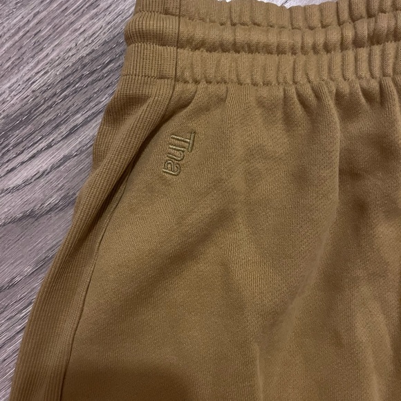 TNA ‘Cozy AF’ Shorts! Size small - Picture 3 of 4